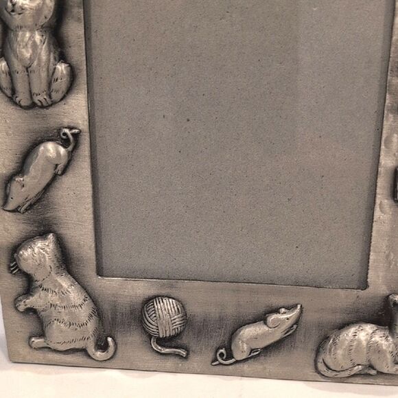 Pewter Tone Cat and Mouse Picture Photo Frame - Picture 5 of 9